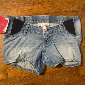 NWT maternity Jean shorts